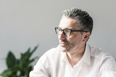 Portrait of pensive businessman with stubble - UUF10499