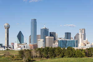 USA, Texas, Dallas, Skyline mit Reunion Tower - FOF09239