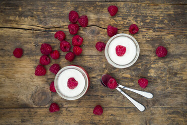 Two glasses of raspberry mascarpone mousse - LVF06070