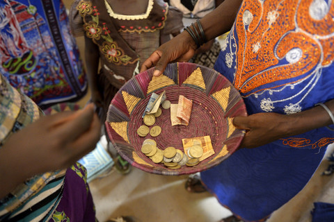 Burkina Faso, Sammlung während einer Messe, lizenzfreies Stockfoto
