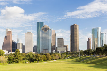 USA, Texas, Houston, Skyline und Eleanor Tinsley Park - FOF09258