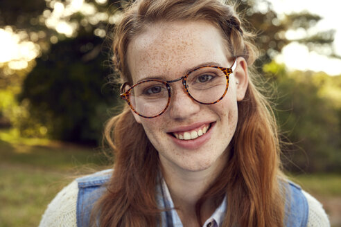 Portrait of redheaded young woman with freckles wearing glasses - SRYF00427