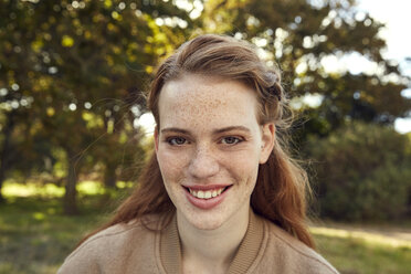 Portrait of smiling redheaded young woman with freckles - SRYF00471