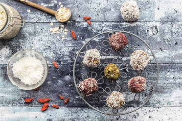 Various Bliss Balls on cooling grid - SARF03332