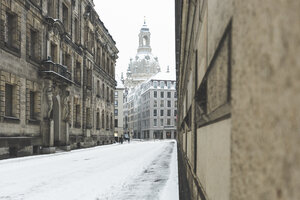 Deutschland, Dresden, Blick auf die Dresdner Frauenkirche im Winter - ASCF00740