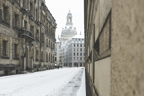 Germany, Dresden, view to Dresden Frauenkirche in winter - ASCF00740