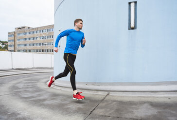 Young man running in the city - DIGF02410