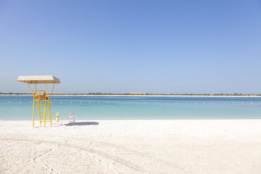UAE, Abu Dhabi, Corniche, lifeguard tower - MMAF00072