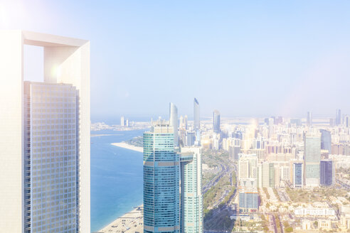 VAE, Skyline von Abu Dhabi an der Uferpromenade - MMAF00076