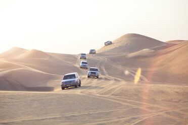 UAE, off-road vehicles on a trip in the desert between Abu Dhabi and Dubai - MMAF00085
