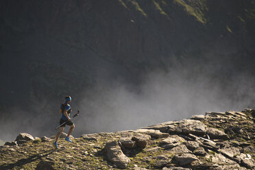 Italy, Alagna, trail runner on the move near Monte Rosa mountain massif - ZOCF00277