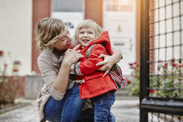 Mother with daughter at house entrance - RORF00860