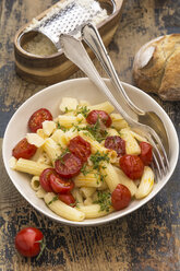 Hausgemachte Nudeln mit Kirschtomaten, Parmesan und Kresse - ODF01493