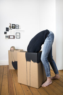 Girl and adult inside cardboard boxes painted with an ostriches - PSTF00013