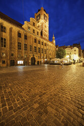 Poland, Torun, town hall at the old town marketplace by night - ABOF00193