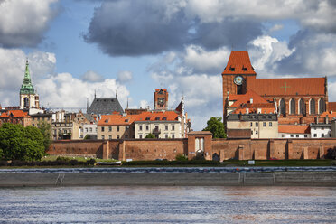 Poland, Torun, view to city skyline with Vistula River in the foreground - ABOF00196