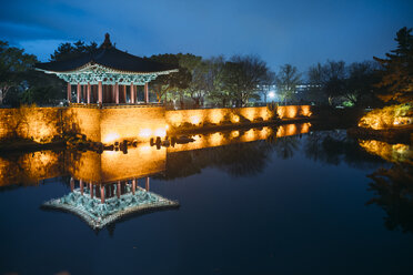 South Korea, Gyeongju, Donggung Palace and Wolji Pond, lit up pavilions at evening - GEMF01620