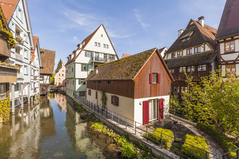 Deutschland, Ulm, Fischerviertel, historische Häuser am Fluss Blau, lizenzfreies Stockfoto