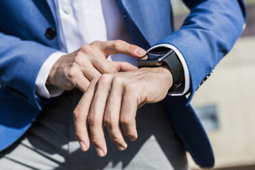 Close-up of businessman with smartwatch - GIOF02591