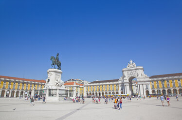 Portugal, Lissabon, Baixa, Praca do Comercio mit Reiterstandbild von König José und Triumphbogen der Rua Augusta - PSF00686