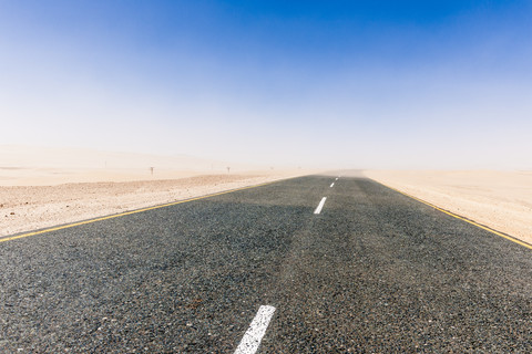 Namibia, Namib-Wüste, Straße B4 südöstlich von Lüderitz, lizenzfreies Stockfoto