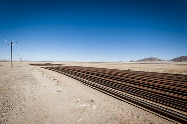 Namibia, Namib-Wüste, Schienen in der Nähe der Straße B4 südöstlich von Lüderitz - EGBF00233