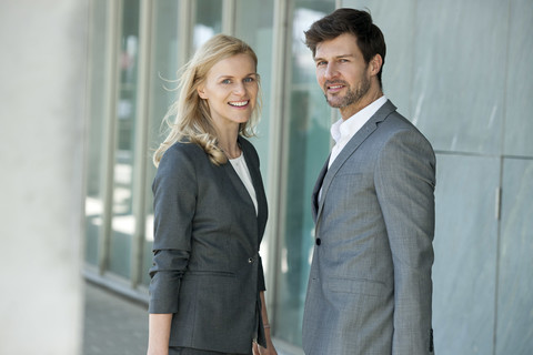 Porträt von zwei Geschäftsleuten, lizenzfreies Stockfoto