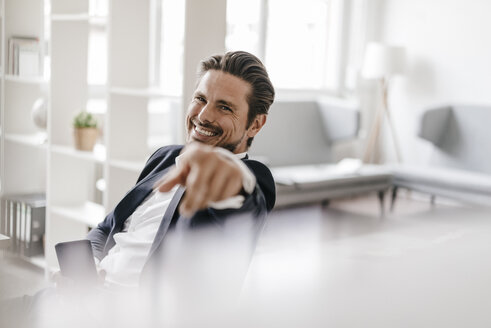 Portrait of smiling businessman in office - KNSF01323