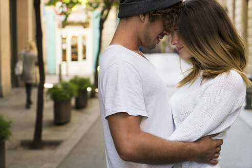 Young couple hugging in the city - KKAF00844