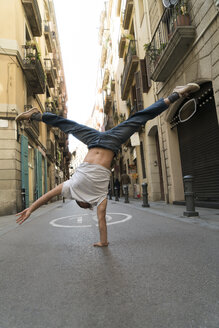 Young man doing a handstand in the city - KKAF00851