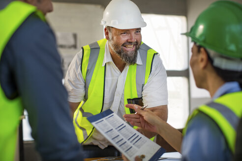 Workers discussing at site office - ZEF13746