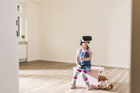 Girl in empty apartment wearing VR glasses - UUF10768