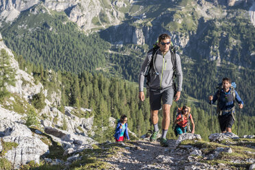 Italy, Friends trekking in the Dolomtes - ZOCF00456