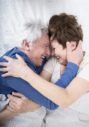 Älteres Paar hat Spaß im Bett - WESTF23347