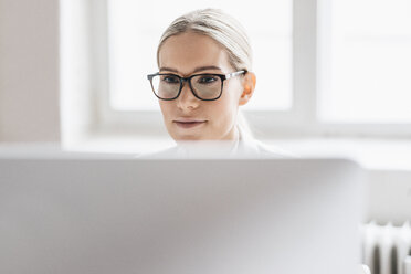 Portrait of businesswoman working with computer - JOSF01056