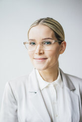 Portrait of blond businesswoman wearing glasses - JOSF01062