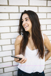 Young woman holding smartphone - GIOF02734