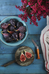 Whole and sliced figs - RTBF00892