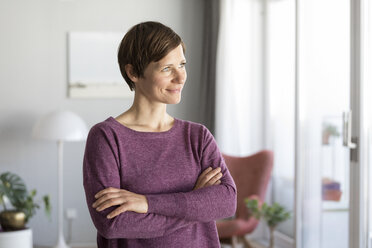 Portrait of smiling woman at home - RBF05711