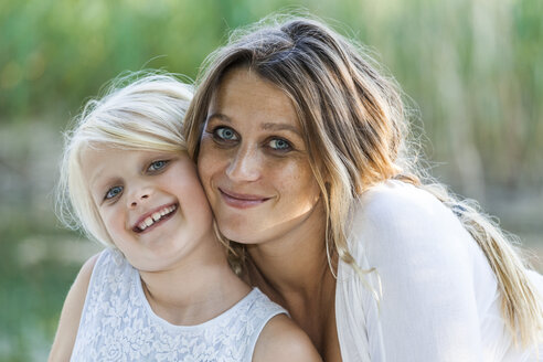 Portrait of smiling mother and daughter outdoors - TCF05429