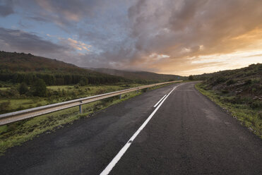 Spain, La Rioja, senic sunset at a mountain road - DHCF00076