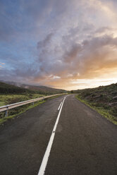 Spain, La Rioja, senic sunset at a mountain road - DHCF00077