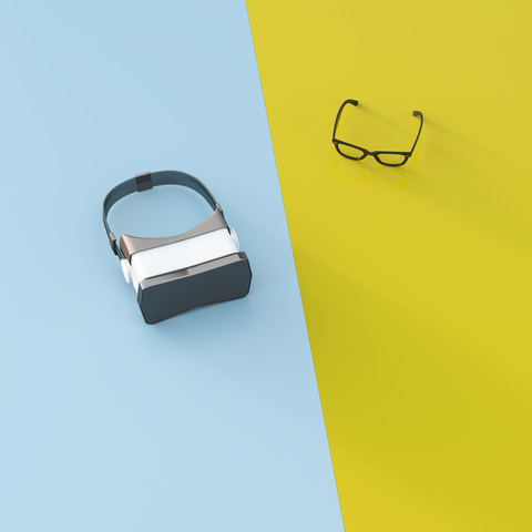 VR-Brille neben herkömmlicher Brille, 3d-Rendering, lizenzfreies Stockfoto