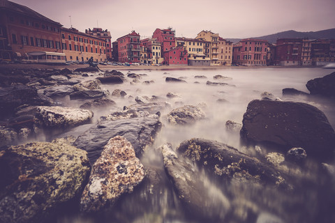Italien, Ligurien, Cinque Terre, Stadt am Meer, lizenzfreies Stockfoto