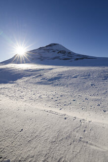 Island, Berge, Schnee und Sonne - RAEF01879