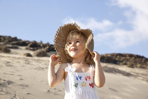 Spain, Fuerteventura, happy girl on the beach - MFRF00865