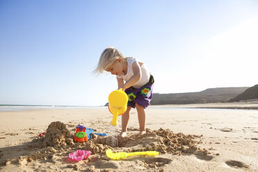 Spain, Fuerteventura, girl playing on the beach - MFRF00871