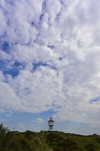 Deutschland, Langeoog, Leuchtturm an der Küste - FDF00229