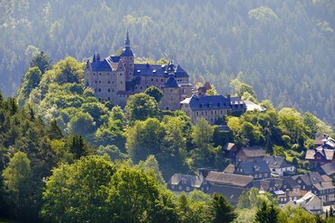 Deutschland, Dorf Lauenstein, Blick auf die Burg Lauenstein - SIEF07427