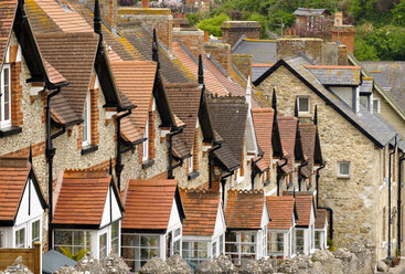 UK, Beer, row of terraced houses - SIEF07428